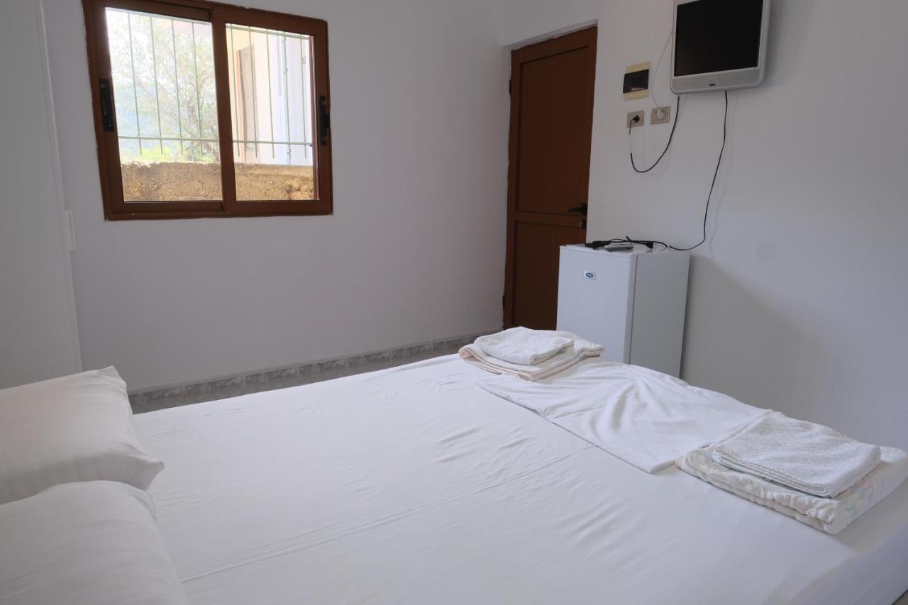 Mehilli Hotel Dhërmi Exteriör bild