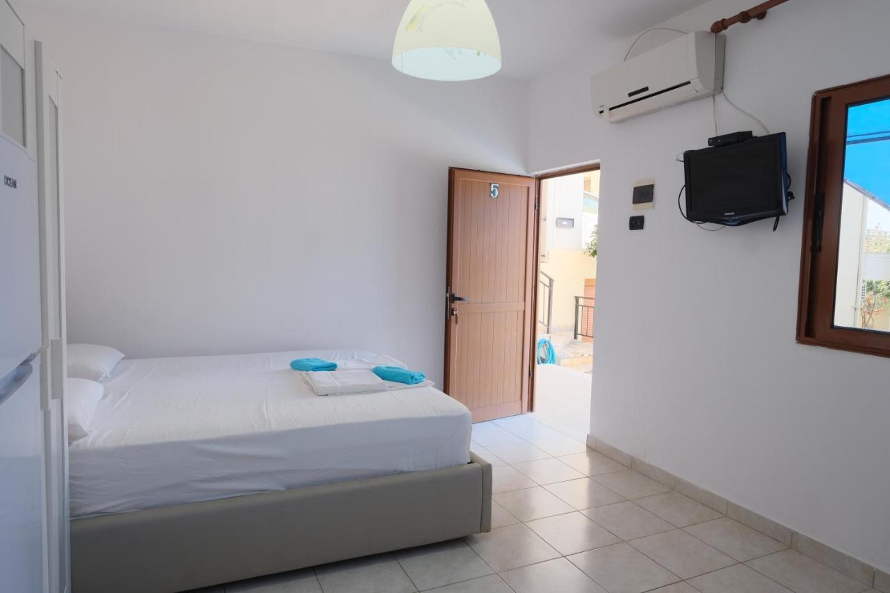 Mehilli Hotel Dhërmi Exteriör bild