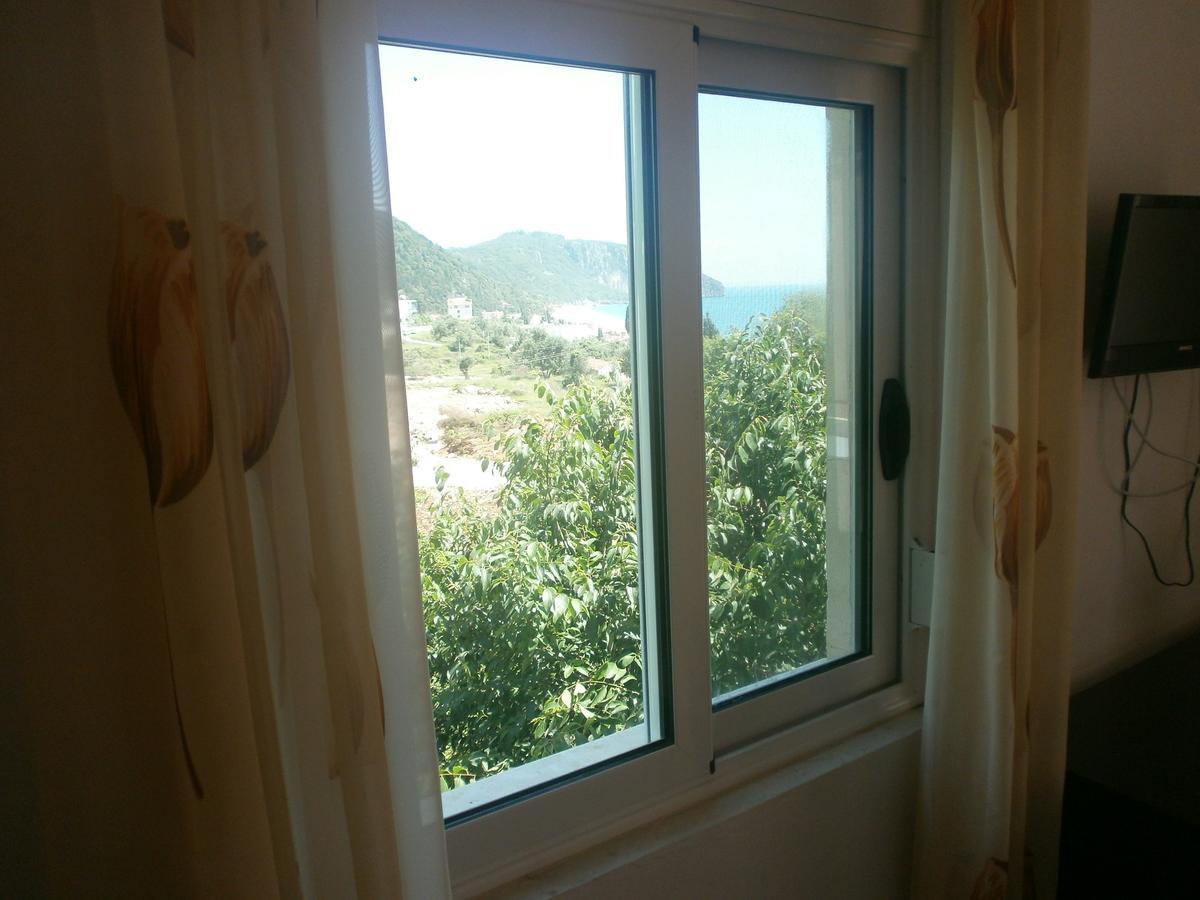 Mehilli Hotel Dhërmi Exteriör bild